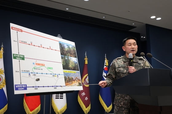중간 조사 결과 설명하는 양진혁 합참 작전부장