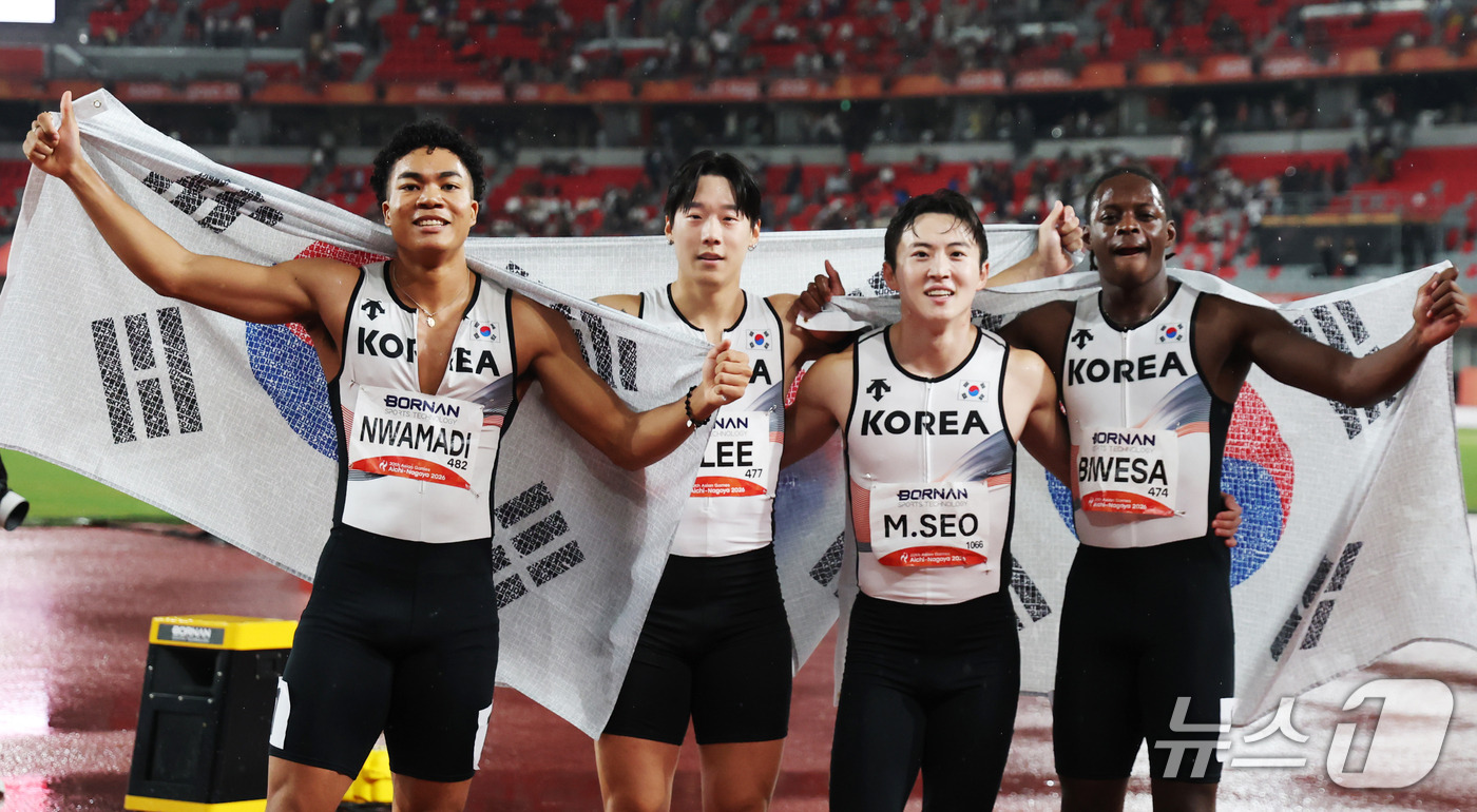 (나고야=뉴스1) 김민지 기자 = 28일 나고야시 미즈호파크 주경기장에서 열린 2026 아이치·나고야아시안게임 남자 육상 400m 계주 결승에서 나마디 조엘진(왼쪽부터), 이재성, …
