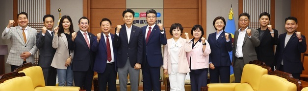 강원·서울·경기·충북의회 국힘 원내대표단 한자리…지방의회법 제정 맞손