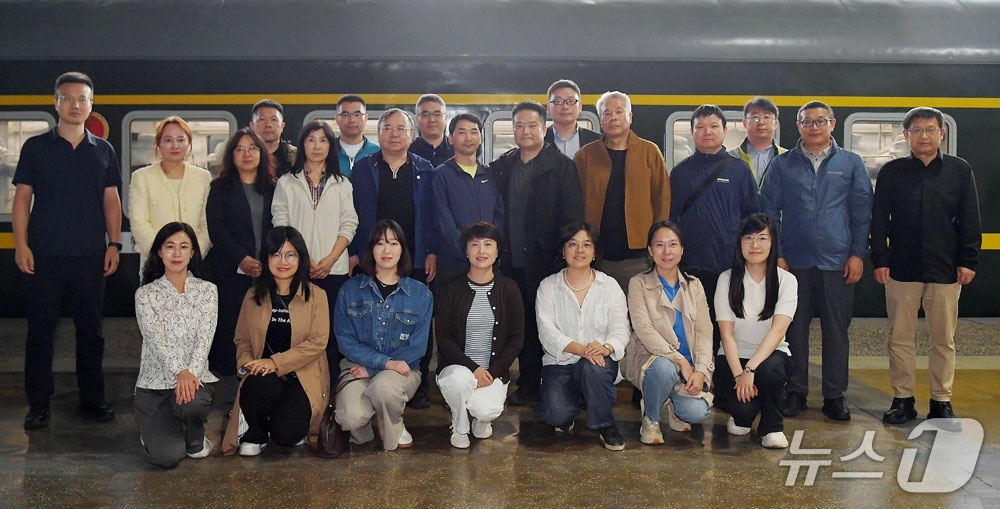 (평양 노동신문=뉴스1) = 북한 노동당 기관지 노동신문은 지난 28일 김일성종합대학 창립 80주년 기념 국제학술토론회에 참석할 러시아·중국·몽골·싱가포르·벨라루스 대표단과 대표들 …