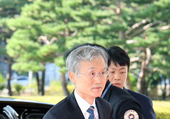 출근하는 조희대 대법원장