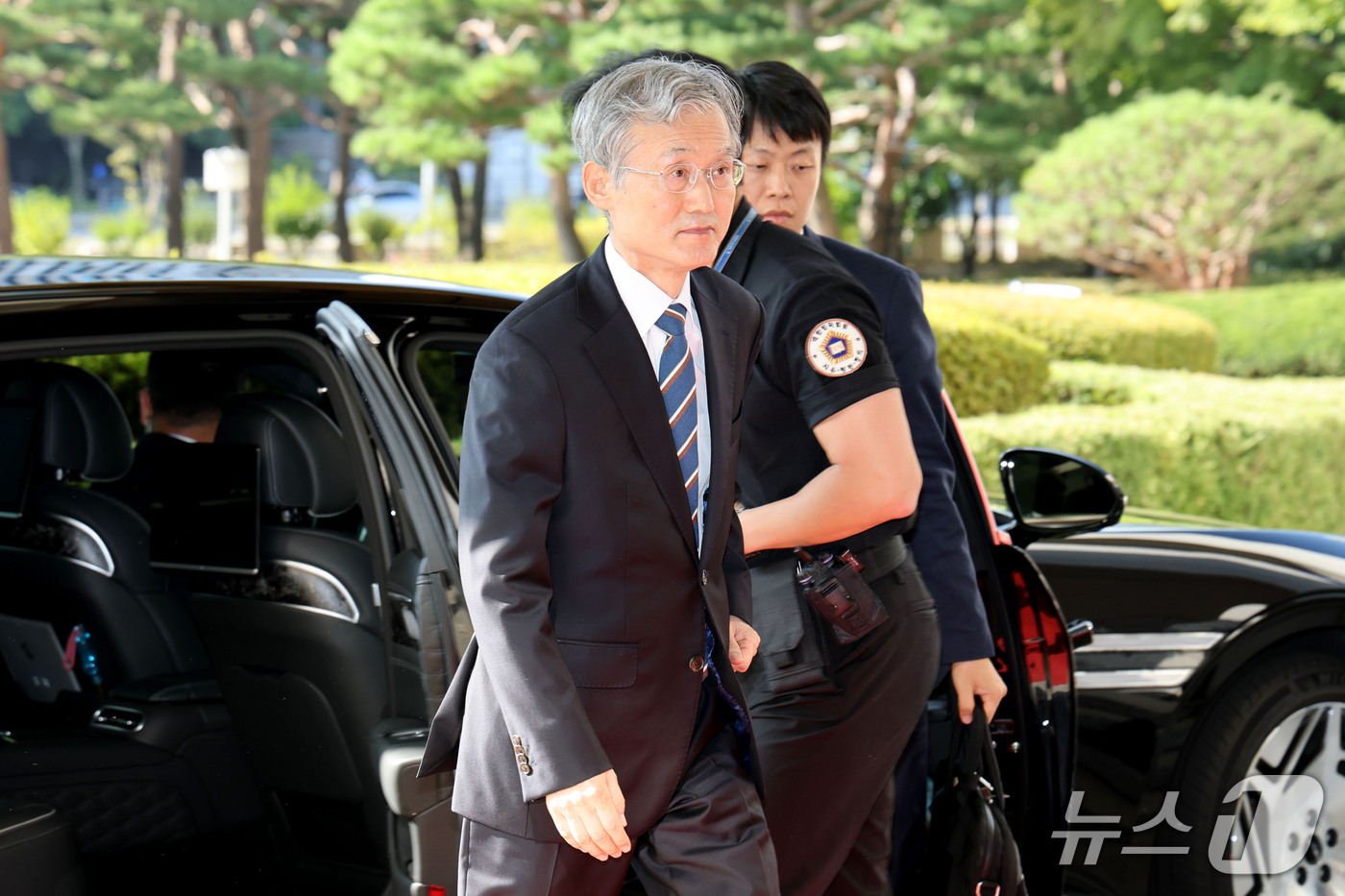 (서울=뉴스1) 이광호 기자 = 조희대 대법원장이 29일 오전 서울 서초구 대법원으로 출근하고 있다.  2026.9.29/뉴스1