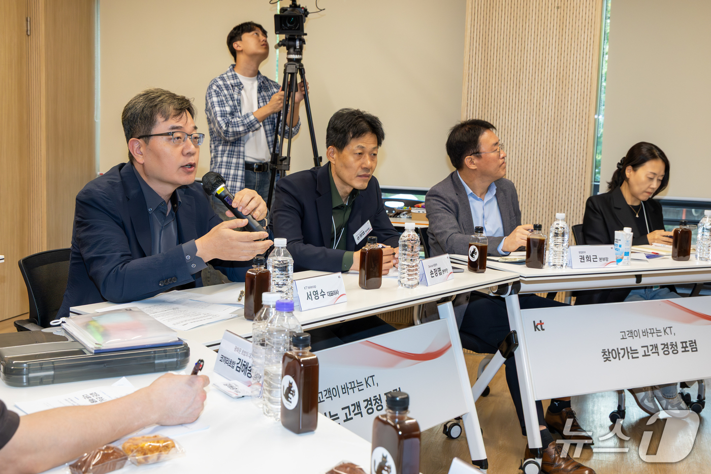 (서울=뉴스1) = 지난 28일 오후 서울 마포구 프렙아카데미 공덕캠퍼스에서  '소상공인 대상 'KT 제6회 고객경청포럼'이 열리고 있다.포럼에는 외식업, 카페, 무인매장 등 다양 …