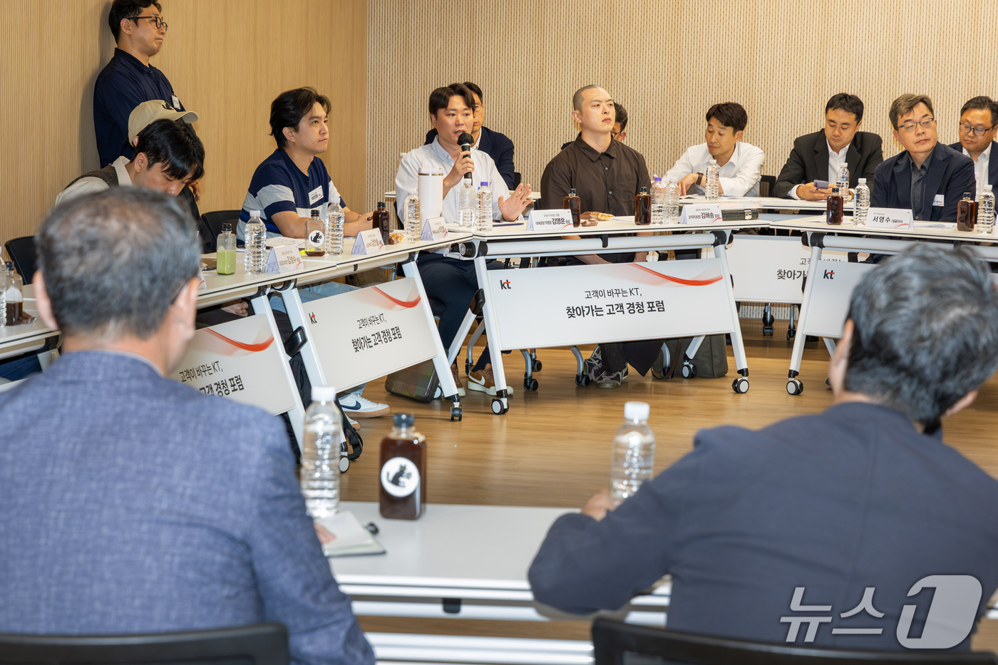 (서울=뉴스1) = 지난 28일 오후 서울 마포구 프렙아카데미 공덕캠퍼스에서 '소상공인 대상 'KT 제6회 고객경청포럼'이 열리고 있다.포럼에는 외식업, 카페, 무인매장 등 다양 …