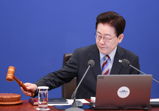 李대통령 '남북 평화공존' 구상 시험대…'지뢰·北포로' 줄악재 해법 고심