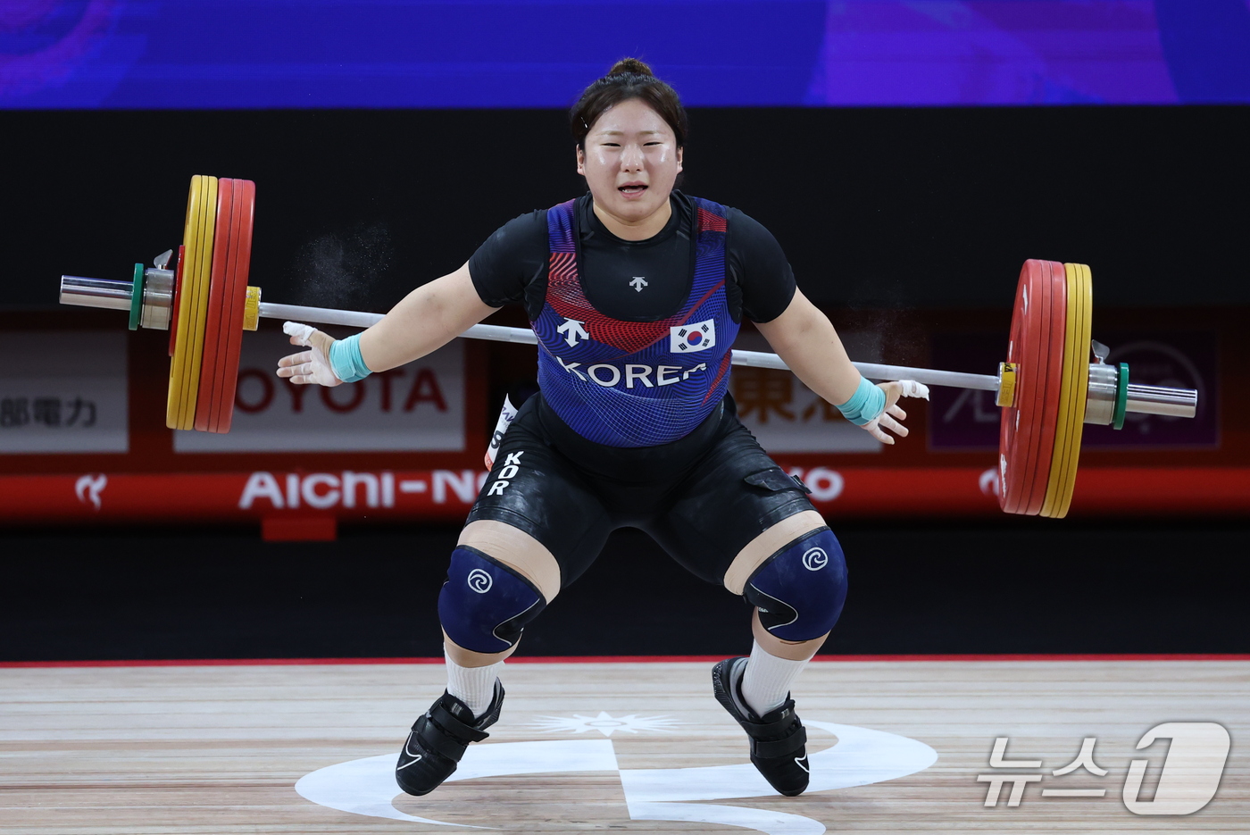 (나고야=뉴스1) 안은나 기자 = 대한민국 전희수가 29일 일본 나고야 중소기업진흥회관에서 열린 2026 아이치·나고야 아시안게임 역도 여자 86kg 결선 인상 2차 시기에서 역기 …
