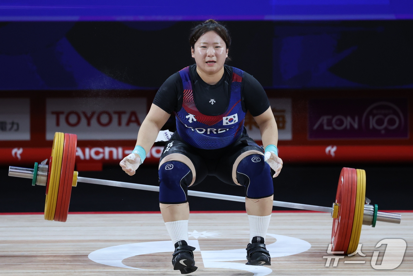 (나고야=뉴스1) 안은나 기자 = 대한민국 전희수가 29일 일본 나고야 중소기업진흥회관에서 열린 2026 아이치·나고야 아시안게임 역도 여자 86kg 결선 인상 2차 시기에서 역기 …