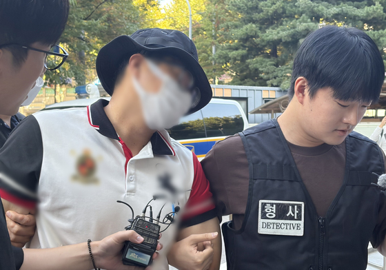 '한강공원 흉기 난동' 40대 남성, 구속심사 출석