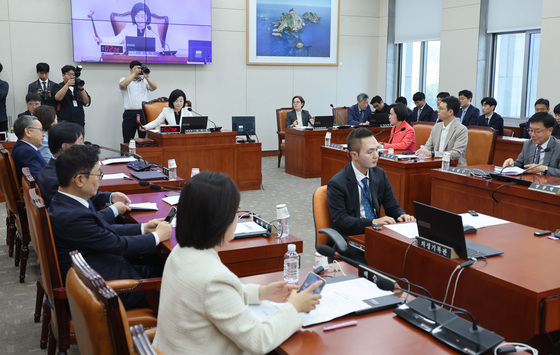 국회, '수시 먹통' 유웨이-'일타강사' 조정식 국감 증인 채택