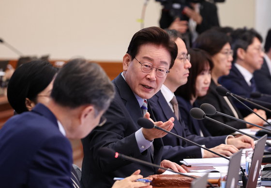 李대통령 "국·실장급 인사에 靑 손떼고 부처청 자율로…대신 결과엔 책임"
