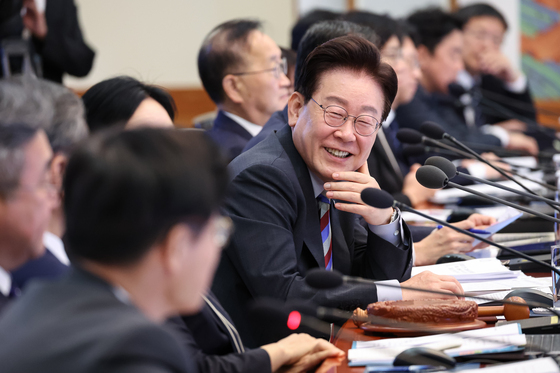 미소 짓는 이재명 대통령