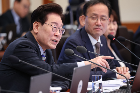 李대통령 "미래대응기금·국회 도움받아 명절 할인지원금 1조로 늘리자"
