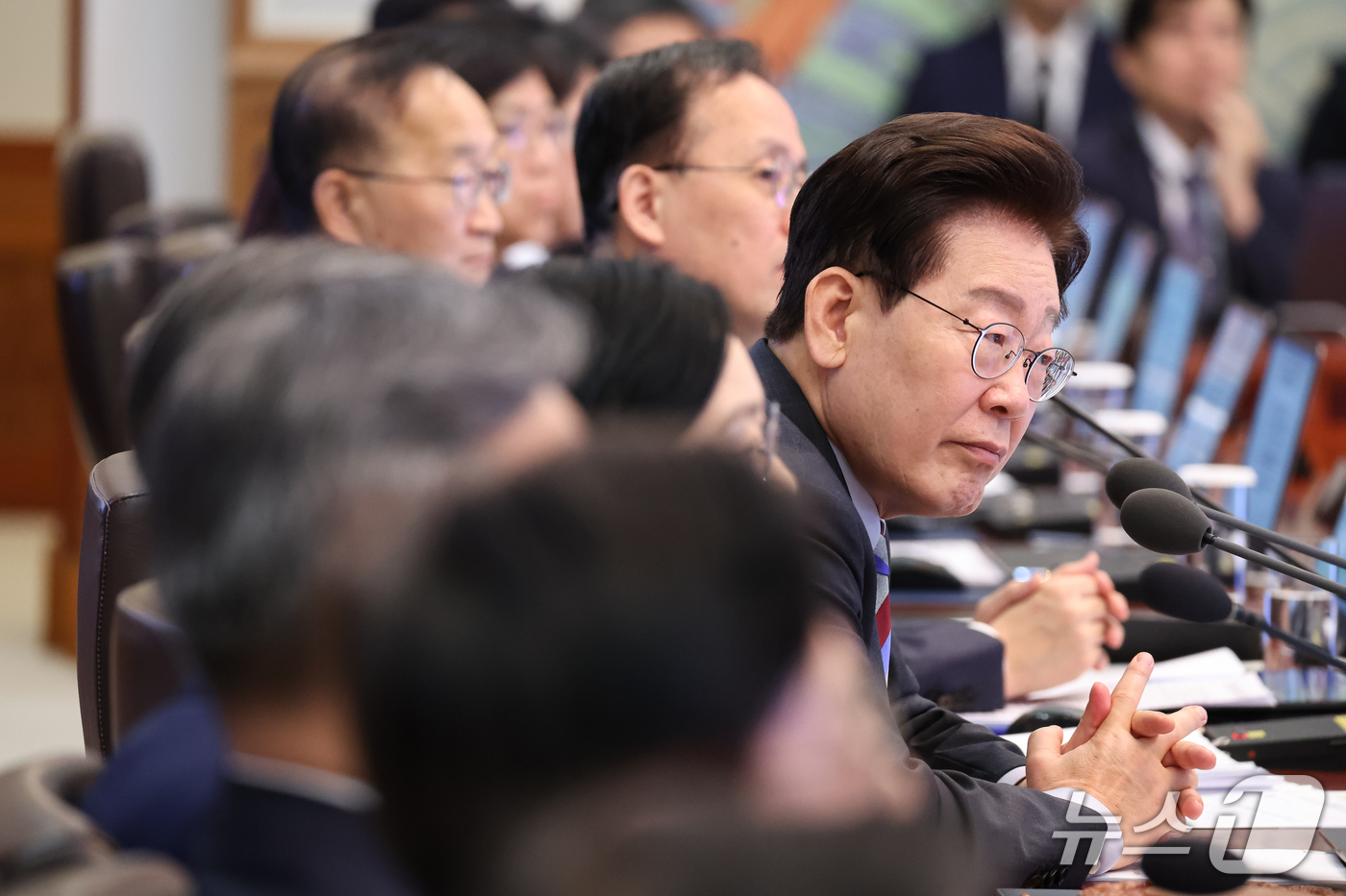 (서울=뉴스1) 허경 기자 = 이재명 대통령이 29일 청와대에서 열린 국무회의에서 발언을 듣고 있다. 2026.9.29/뉴스1