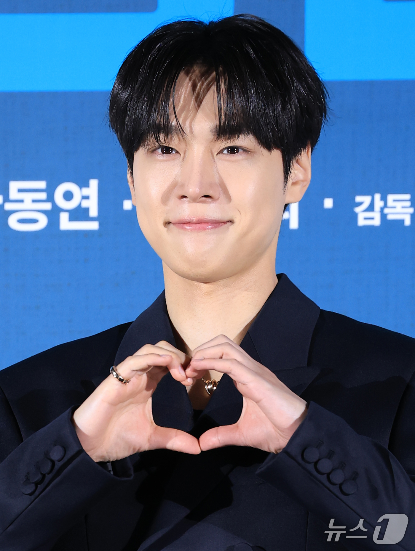 (서울=뉴스1) 권현진 기자 = 배우 강유석이 29일 서울 광진구 롯데시네마 건대입구점에서 열린 영화 '최종면접'(감독 김정훈) 제작보고회에서 포즈를 취하고 있다.‘최종면접’은 최 …
