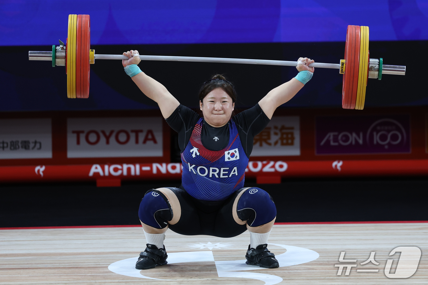(나고야=뉴스1) 안은나 기자 = 대한민국 전희수가 29일 일본 나고야 중소기업진흥회관에서 열린 2026 아이치·나고야 아시안게임 역도 여자 86kg급 결선 인상 3차시기에서 힘차 …