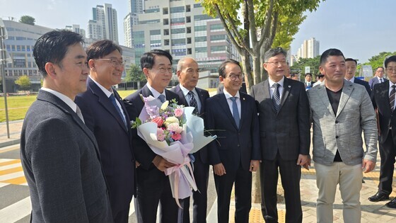 세종시청 방문 환영 받는 조정식 국회의장