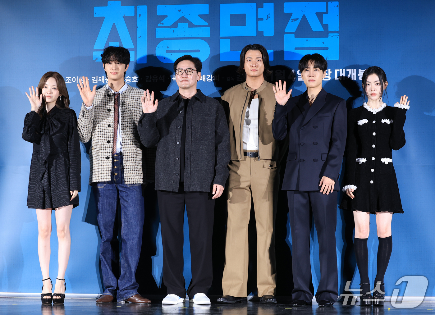 (서울=뉴스1) 권현진 기자 = 배우 조이현(왼쪽부터)과 김재원, 김정훈 감독, 신승호, 강유석, 배강희가 29일 서울 광진구 롯데시네마 건대입구점에서 열린 영화 '최종면접' 제작 …