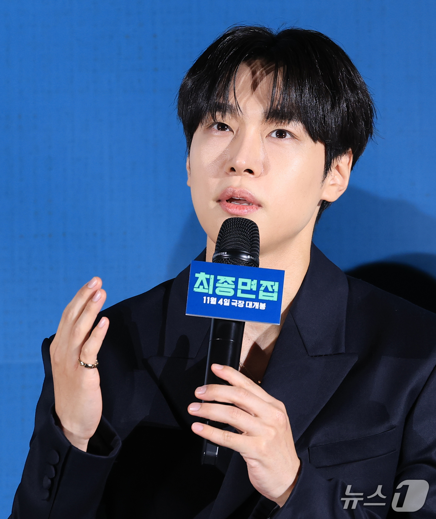 (서울=뉴스1) 권현진 기자 = 배우 강유석이 29일 서울 광진구 롯데시네마 건대입구점에서 열린 영화 '최종면접'(감독 김정훈) 제작보고회에서 취재진 질문에 답하고 있다.‘최종면접 …