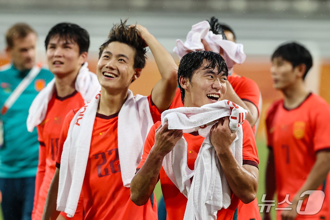 본문 이미지 - 아시안게임에서 28년 만에 4강에 오른 중국 축구 ⓒ 신화=뉴스1