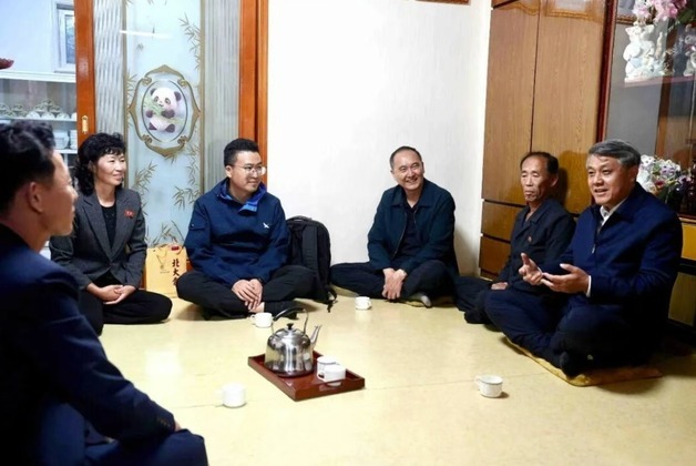 주북 中대사, 北 칠보산 민박촌 찾아 '관광 협력' 강조