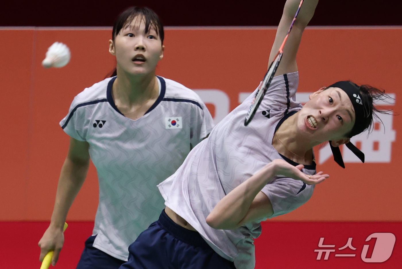 (이치노미야=뉴스1) 안은나 기자 = 대한민국 이소희, 백하나가 29일 일본 이치노미야 시립체육관에서 열린 2026 아이치·나고야 아시안게임 배드민턴 여자 복식 결승전에서 중국 탄 …