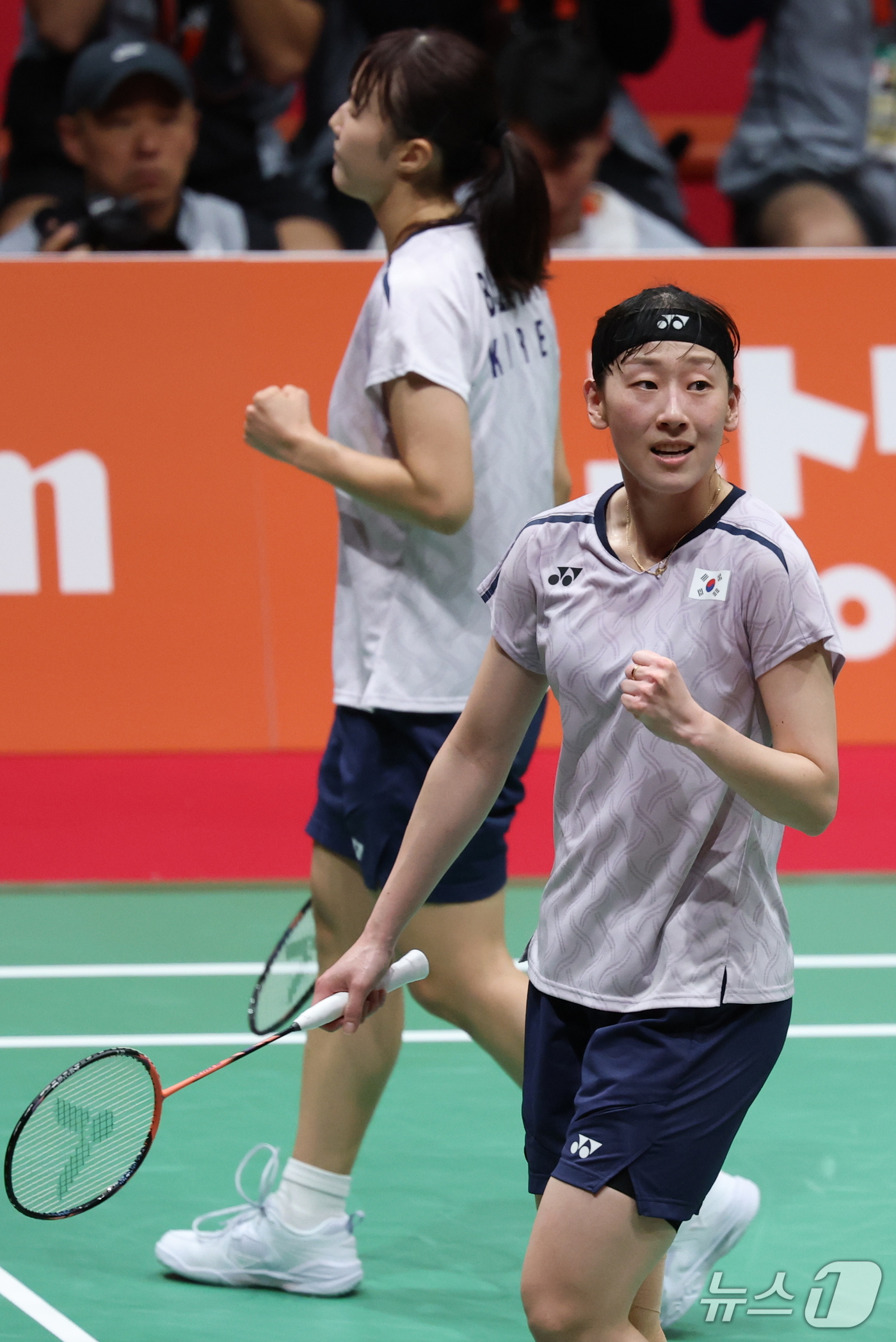 (이치노미야=뉴스1) 안은나 기자 = 대한민국 이소희, 백하나가 29일 일본 이치노미야 시립체육관에서 열린 2026 아이치·나고야 아시안게임 배드민턴 여자 복식 결승전에서 중국 탄 …