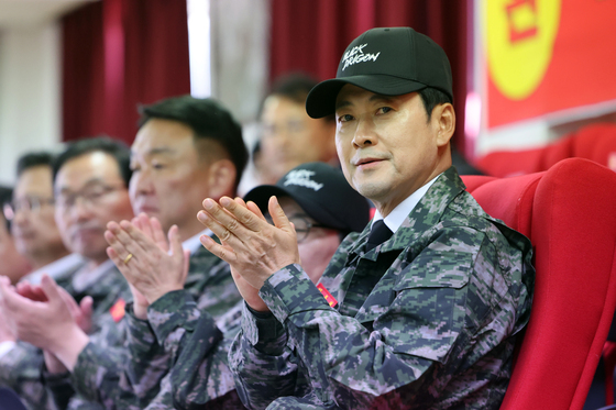 박수 치는 장동혁 대표