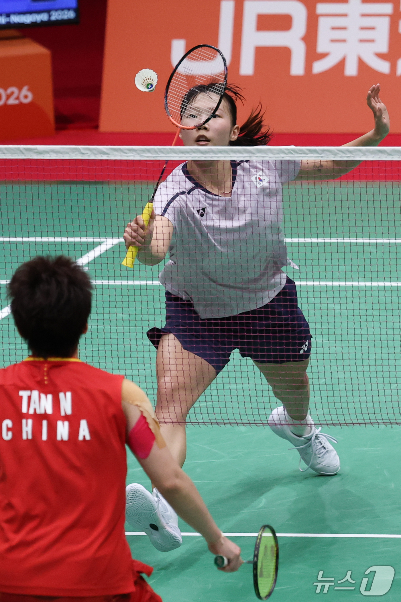 (이치노미야=뉴스1) 안은나 기자 = 대한민국 백하나가 29일 일본 이치노미야 시립체육관에서 열린 2026 아이치·나고야 아시안게임 배드민턴 여자 복식 결승전에서 이소희와 함께 중 …