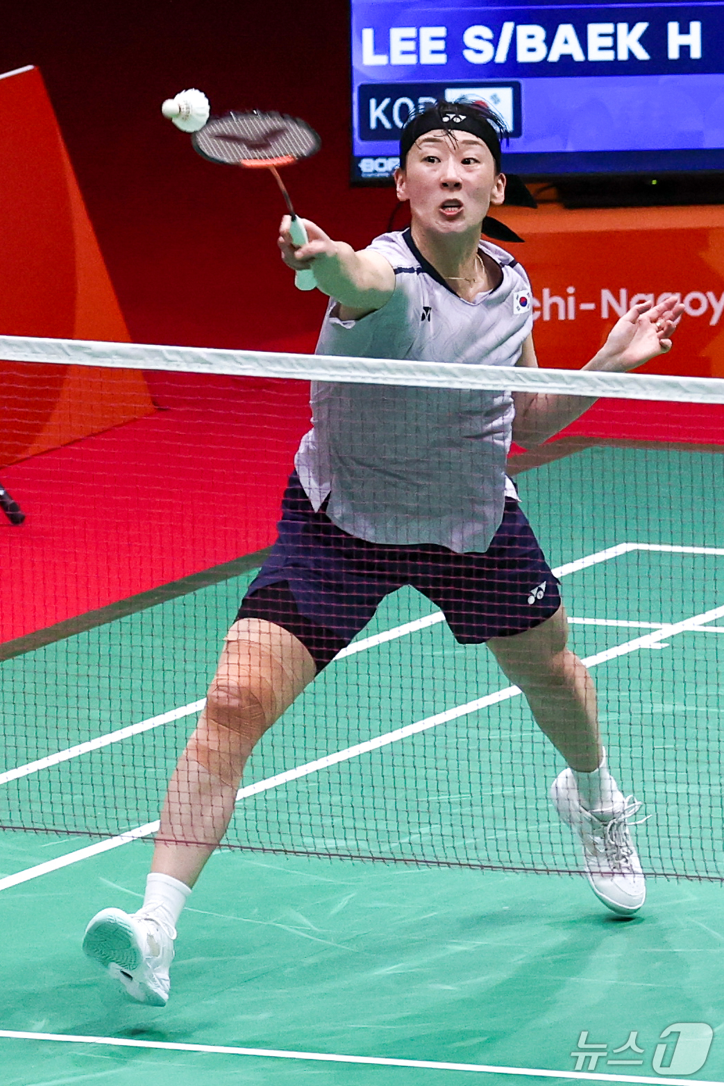 (이치노미야=뉴스1) 안은나 기자 = 대한민국 이소희가 29일 일본 이치노미야 시립체육관에서 열린 2026 아이치·나고야 아시안게임 배드민턴 여자 복식 결승전에서 백하나와 함께 중 …