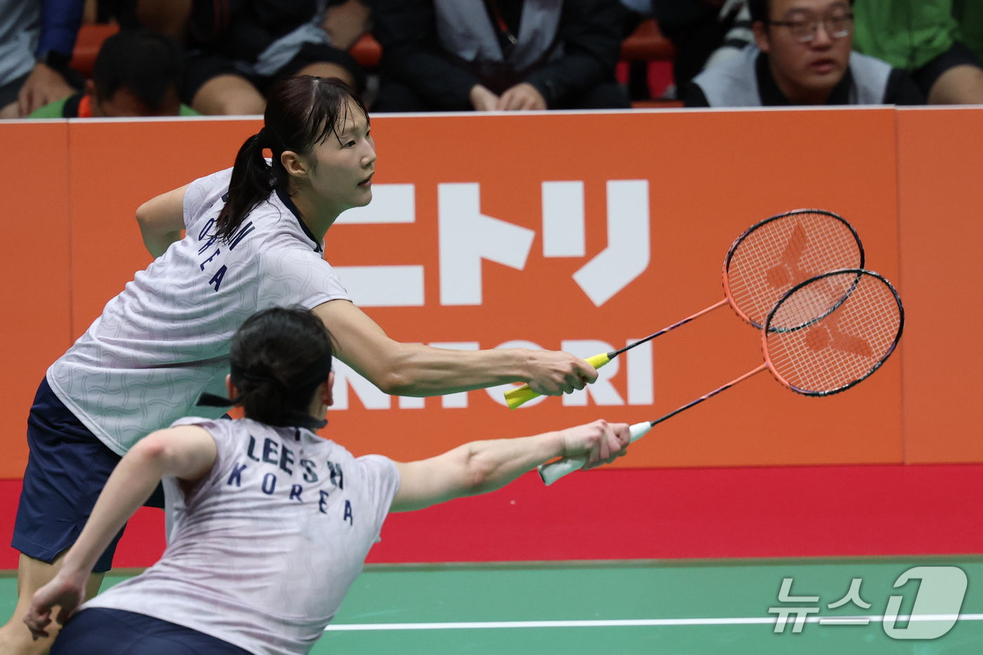 (이치노미야=뉴스1) 안은나 기자 = 대한민국 이소희, 백하나가 29일 일본 이치노미야 시립체육관에서 열린 2026 아이치·나고야 아시안게임 배드민턴 여자 복식 결승전에서 중국 탄 …
