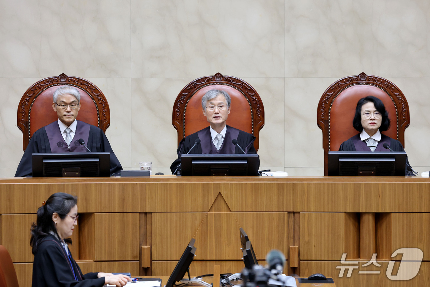 (서울=뉴스1) 이광호 기자 = 조희대 대법원장이 29일 오후 서울 서초구 대법원에서 열린 전원합의체 선고기일에 참석해 발언하고 있다. 2026.9.29/뉴스1