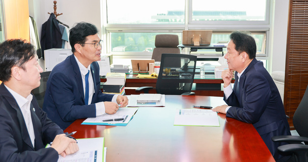 이원택 전북지사, 국회 찾아 지역 현안 국가예산 반영 총력전