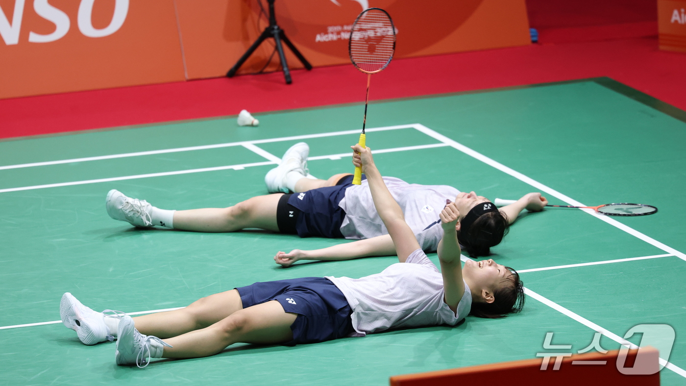 (이치노미야=뉴스1) 안은나 기자 = 대한민국 이소희, 백하나가 29일 일본 이치노미야 시립체육관에서 열린 2026 아이치·나고야 아시안게임 배드민턴 여자 복식 결승전에서 중국 탄 …