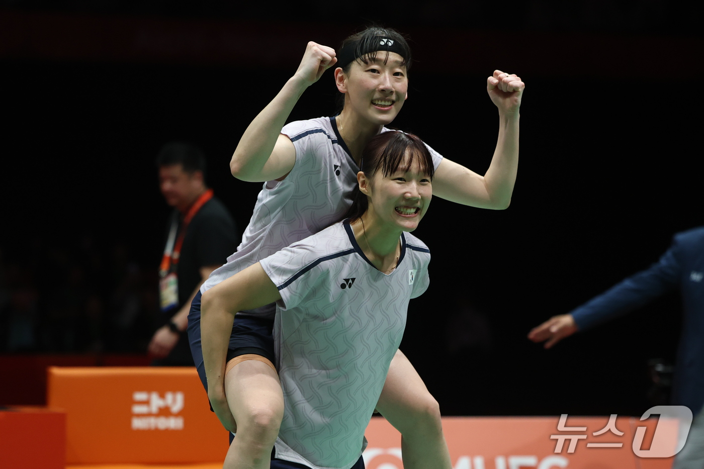 (이치노미야=뉴스1) 김도우 기자 = 대한민국 이소희, 백하나가 29일 일본 이치노미야 시립체육관에서 열린 2026 아이치·나고야 아시안게임 배드민턴 여자 복식 결승전에서 중국 탄 …
