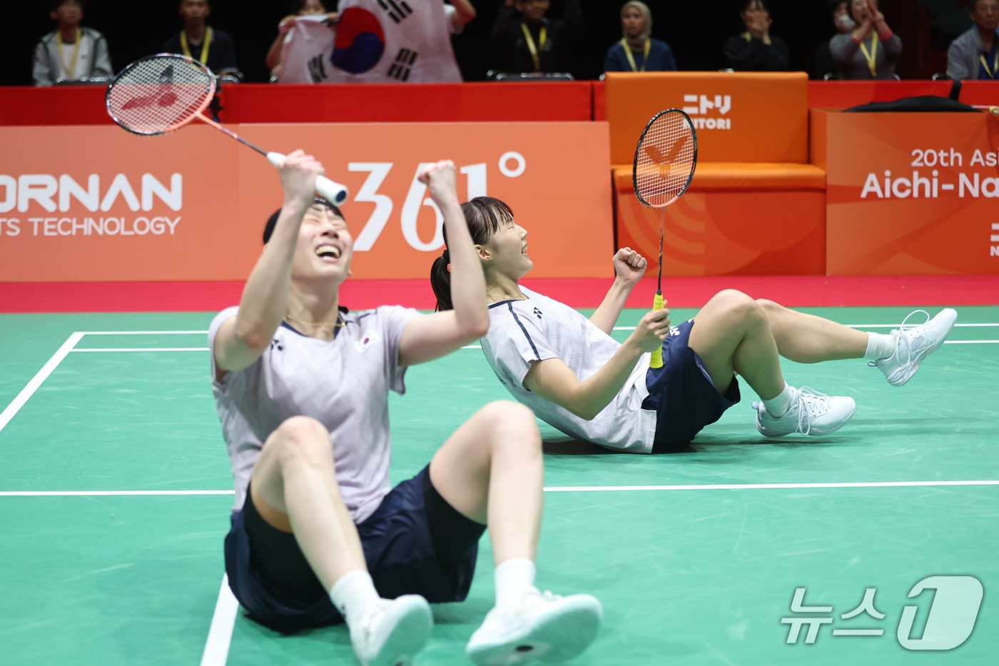 (이치노미야=뉴스1) 김도우 기자 = 대한민국 이소희, 백하나가 29일 일본 이치노미야 시립체육관에서 열린 2026 아이치·나고야 아시안게임 배드민턴 여자 복식 결승전에서 중국 탄 …