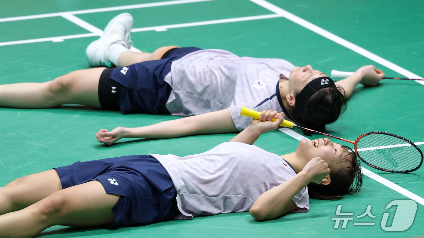 (이치노미야=뉴스1) 안은나 기자 = 대한민국 이소희, 백하나가 29일 일본 이치노미야 시립체육관에서 열린 2026 아이치·나고야 아시안게임 배드민턴 여자 복식 결승전에서 중국 탄 …