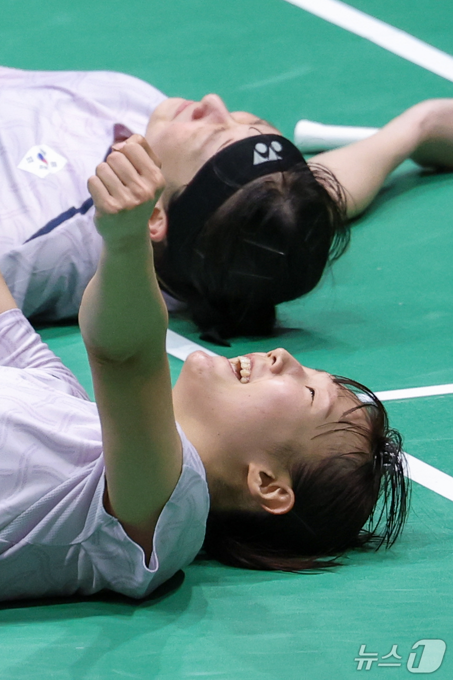 (이치노미야=뉴스1) 안은나 기자 = 대한민국 이소희, 백하나가 29일 일본 이치노미야 시립체육관에서 열린 2026 아이치·나고야 아시안게임 배드민턴 여자 복식 결승전에서 중국 탄 …