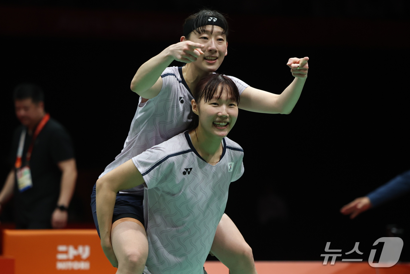 (이치노미야=뉴스1) 김도우 기자 = 대한민국 이소희, 백하나가 29일 일본 이치노미야 시립체육관에서 열린 2026 아이치·나고야 아시안게임 배드민턴 여자 복식 결승전에서 중국 탄 …