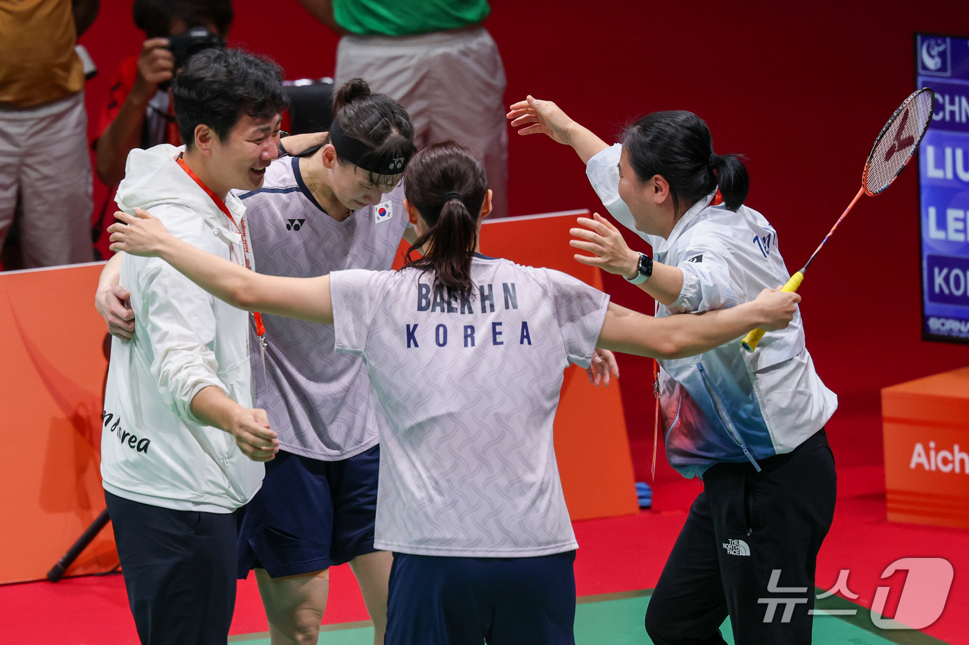 (이치노미야=뉴스1) 안은나 기자 = 대한민국 이소희, 백하나가 29일 일본 이치노미야 시립체육관에서 열린 2026 아이치·나고야 아시안게임 배드민턴 여자 복식 결승전에서 중국 탄 …