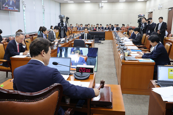 여야, 정부 기초연금 개편안 비판…"3만원 주고 생색내기 안돼"