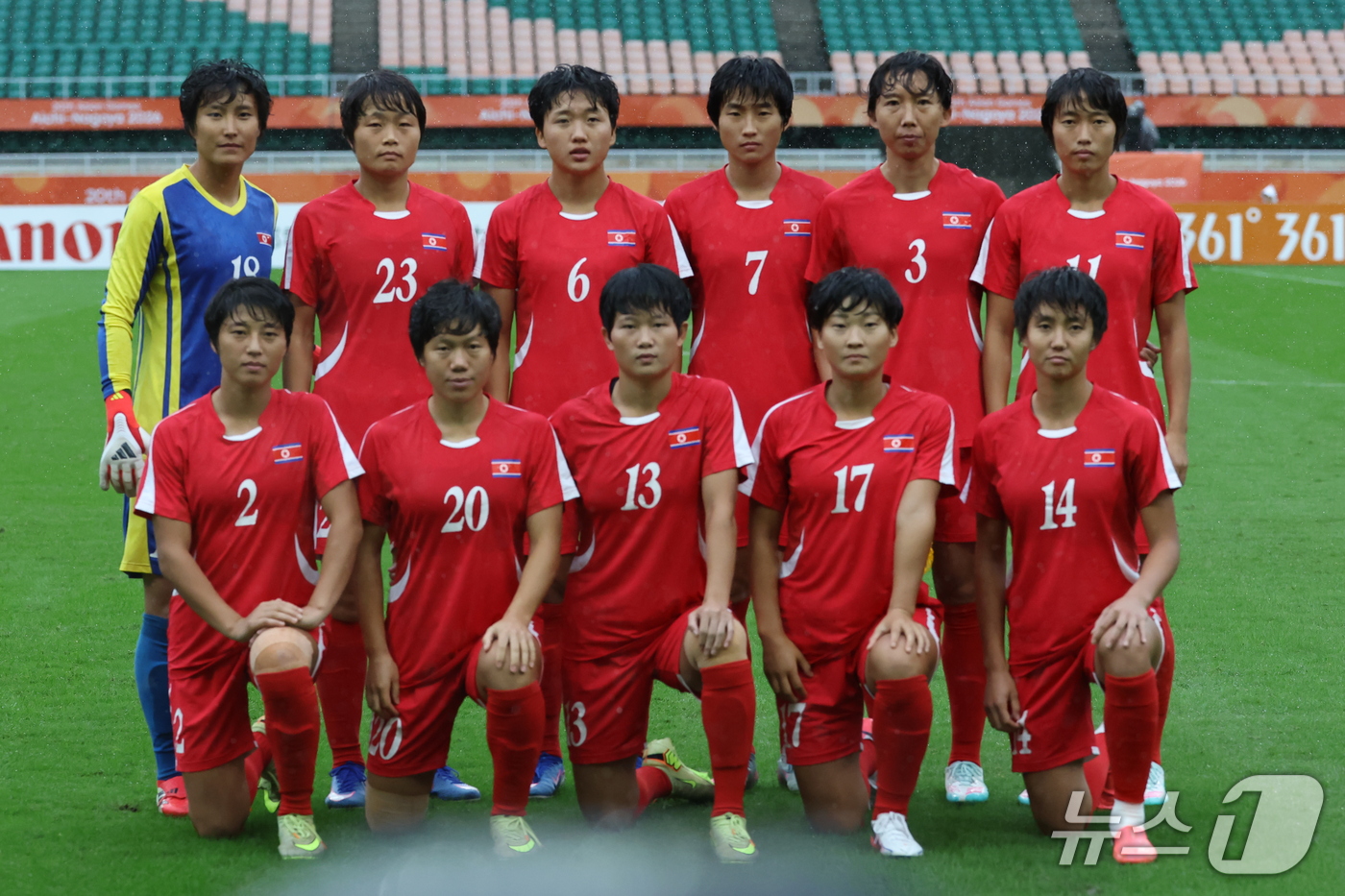 (나고야=뉴스1) 김민지 기자 = 29일 오후 일본 시즈오카 스타디움 에코파에서 열린 2026 아이치·나고야 아시안게임 여자축구 4강전 북한과 중국의 경기, 북한 선수들이 경기 시 …