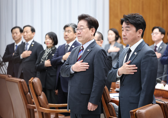 국민의례 하는 이재명 대통령
