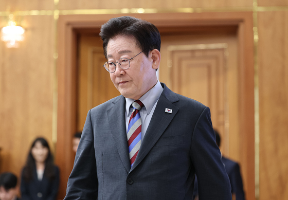 국민의례 하는 이재명 대통령