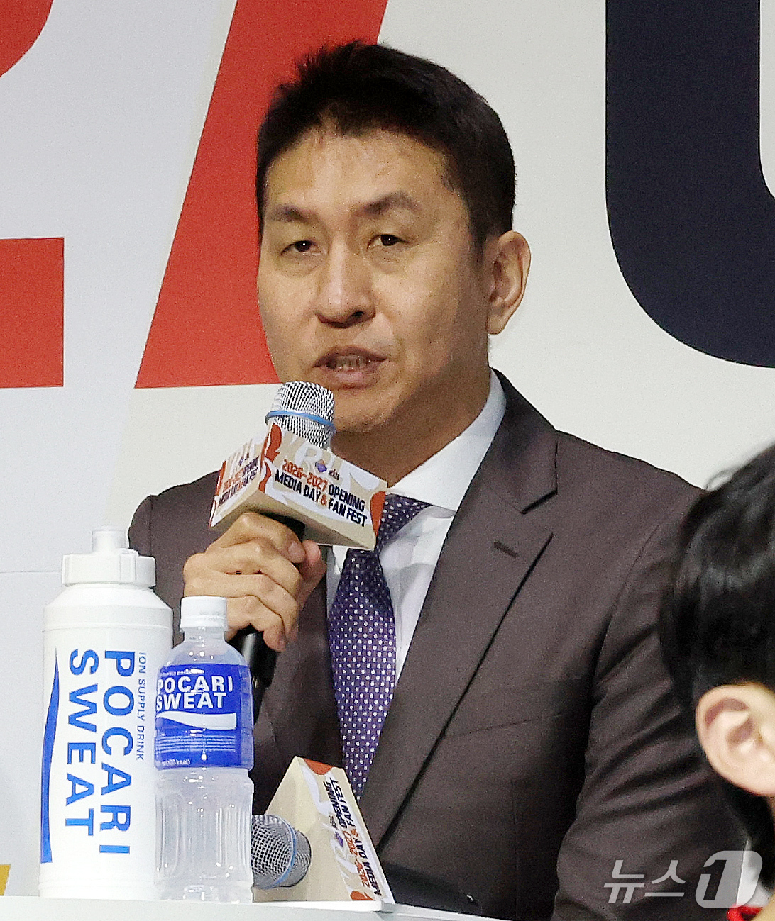 (서울=뉴스1) 박세연 기자 = 29일 오후 서울 용산구 블루스퀘어에서 열린 2026-2027 KCC프로농구 개막 미디어데이에서 삼성 김상식 감독이 출사표를 밝히고 있다. 2026 …