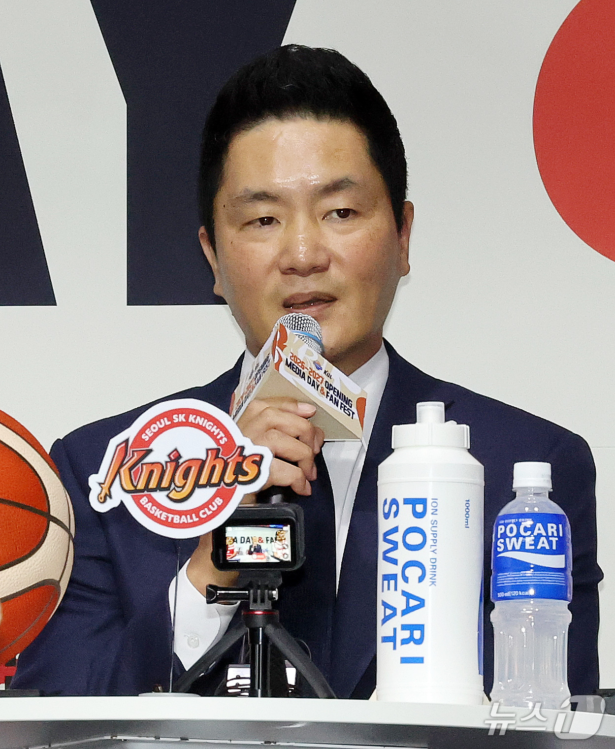 (서울=뉴스1) 박세연 기자 = 29일 오후 서울 용산구 블루스퀘어에서 열린 2026-2027 KCC프로농구 개막 미디어데이에서 SK 전희철 감독이 출사표를 밝히고 있다. 2026 …