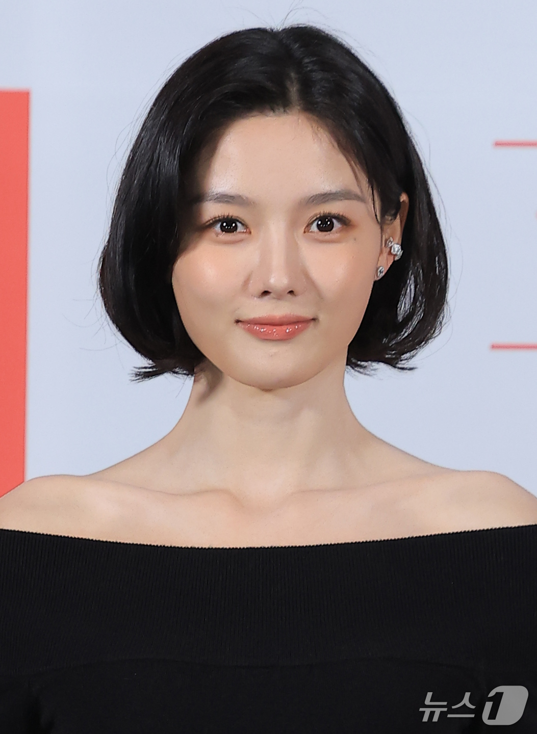 (서울=뉴스1) 권현진 기자 = 배우 김유정이 29일 서울 용산구 CGV 용산아이파크몰에서 열린 tvN 20주년 특별기획 새 토일드라마 '100일의 거짓말' 제작발표회에서 포즈를 …