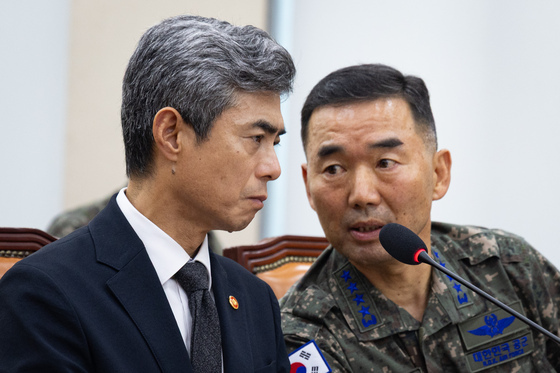 국방위 출석한 강신철 국방장관과 진영승 합참의장