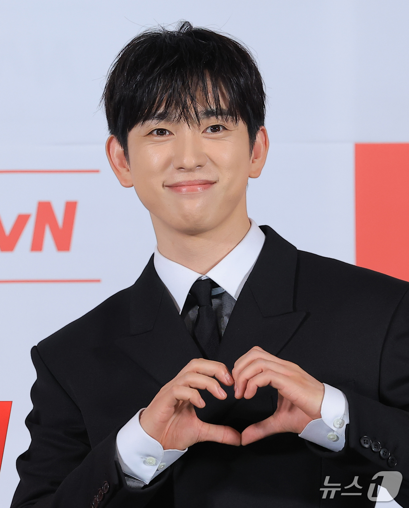 (서울=뉴스1) 권현진 기자 = 배우 박진영이 29일 서울 용산구 CGV 용산아이파크몰에서 열린 tvN 20주년 특별기획 새 토일드라마 '100일의 거짓말' 제작발표회에서 포즈를 …