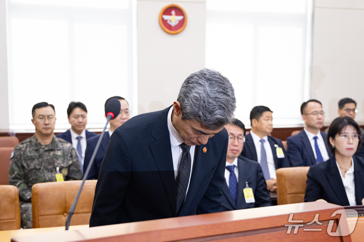 (서울=뉴스1) 유승관 기자 = 강신철 국방부 장관이 29일 서울 여의도 국회에서 열린 제439회 국회(정기회) 국방위원회 제4차 전체회의에 출석해 인사말 및 비무장지대(DMZ) …