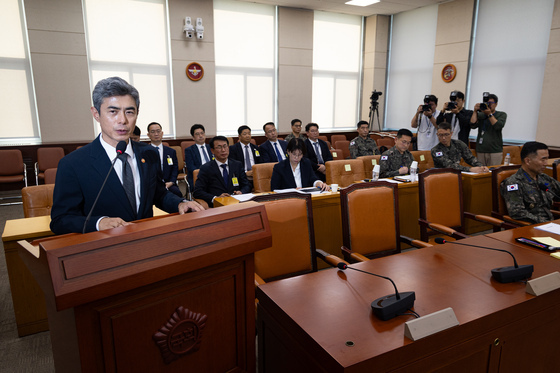 지뢰 폭발 사고 현안보고하는 강신철 국방부 장관